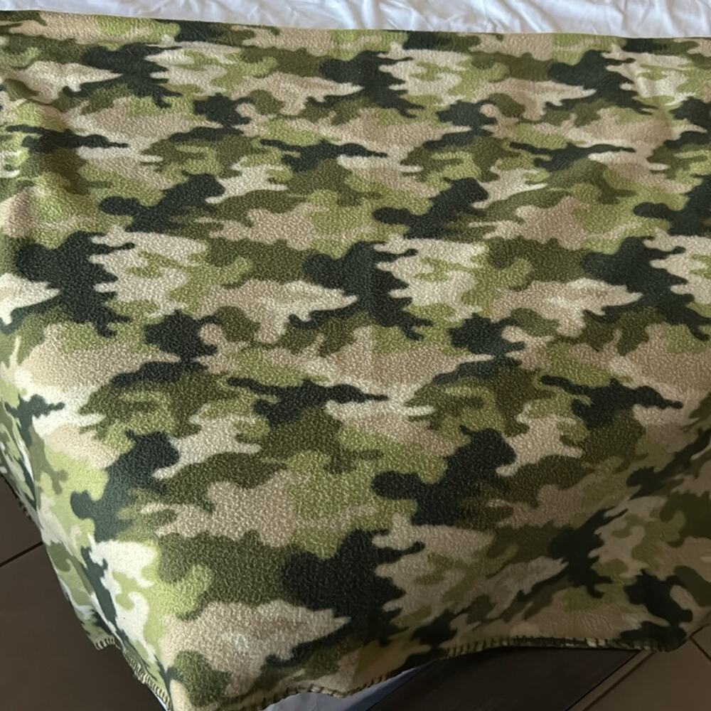 Mainstays camo throw 50 in X 60 in